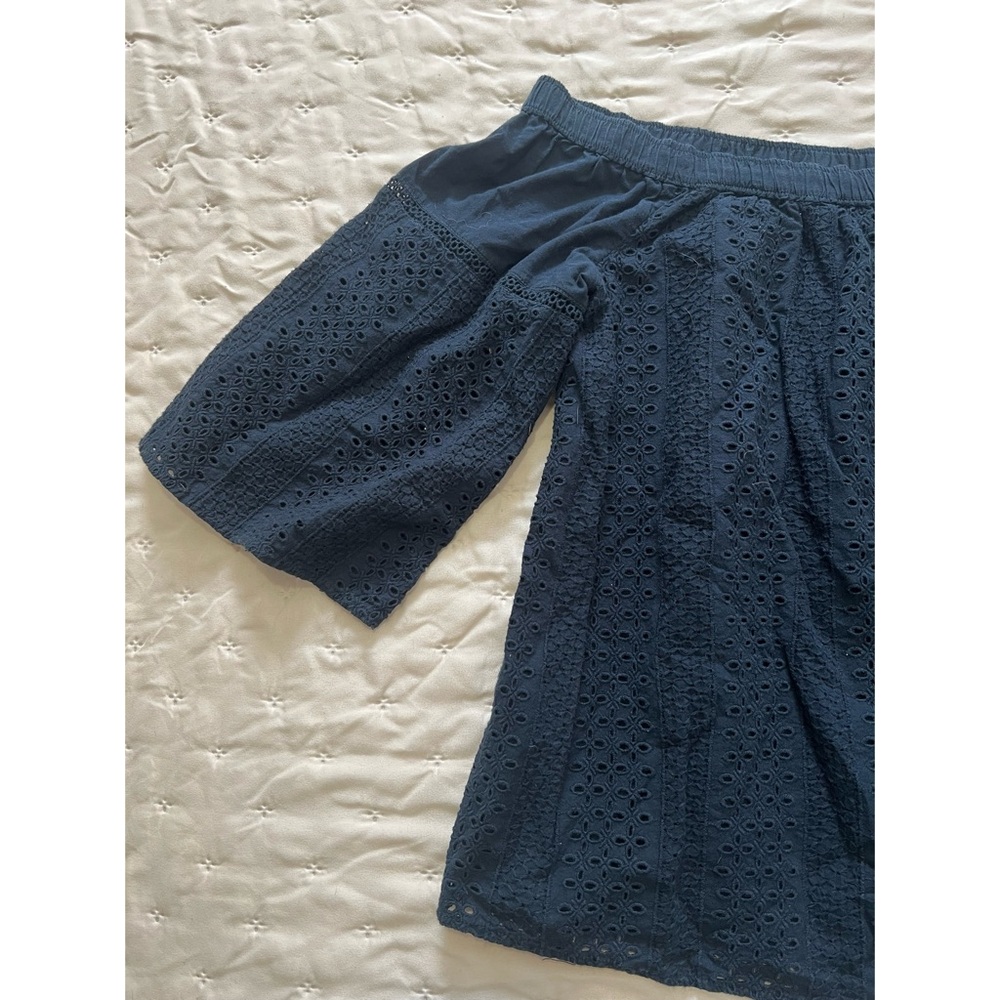 A&F Eyelet Bell Sleeve Off The Shoulder Top - L - EUC! - Picture 3 of 6
